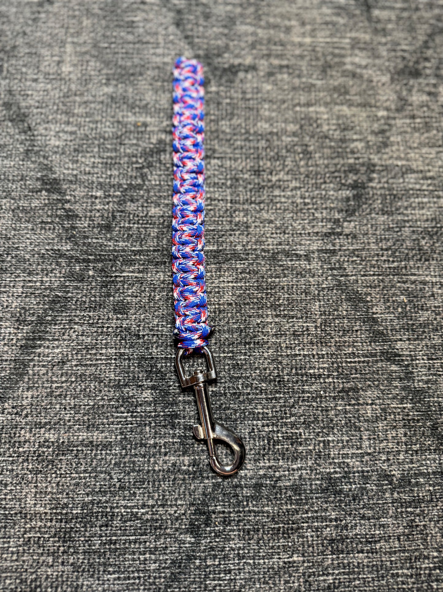 Paracord Dog Pull Tab Leash - 8" long