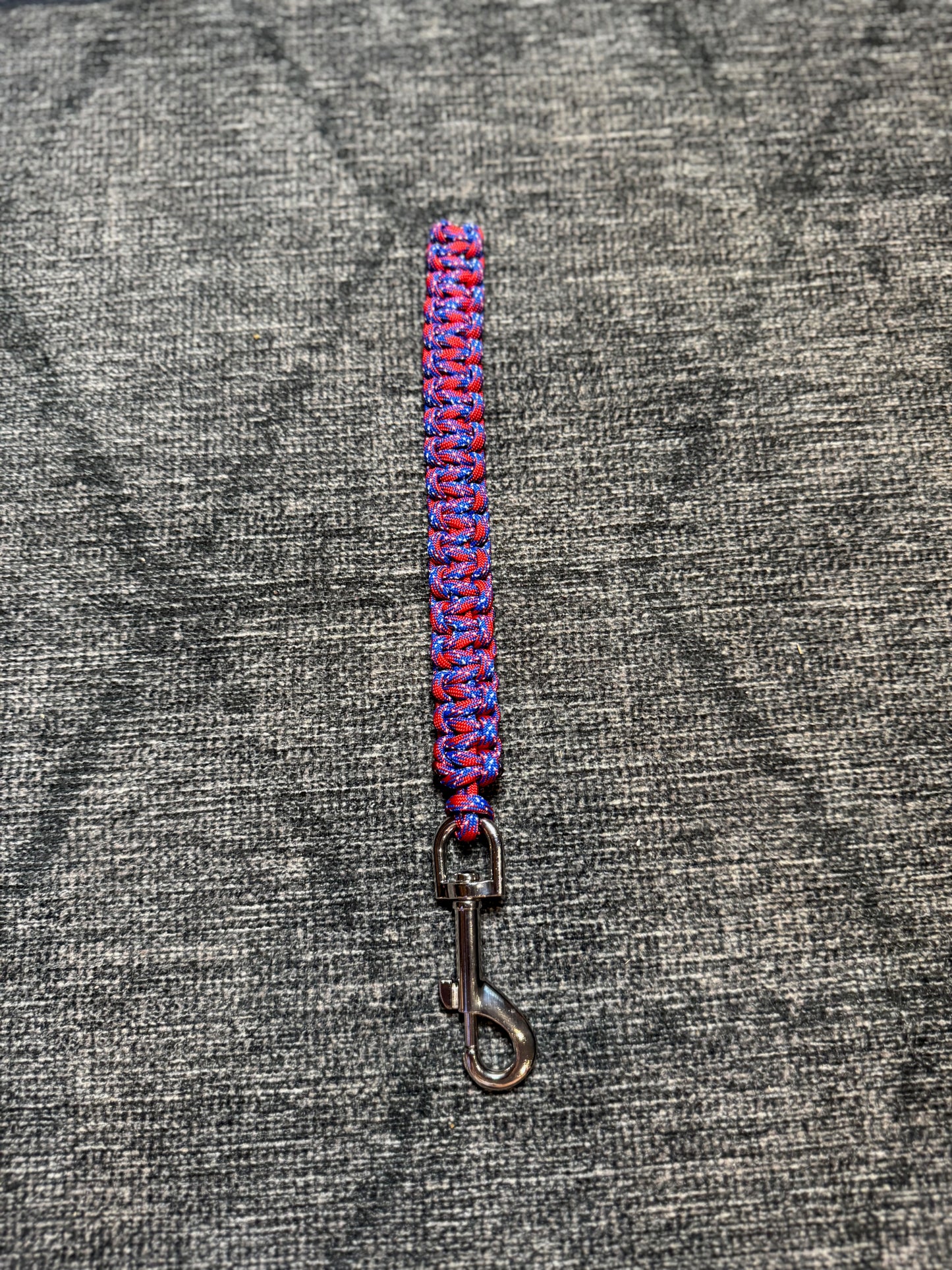 Paracord Dog Pull Tab Leash - 8" long