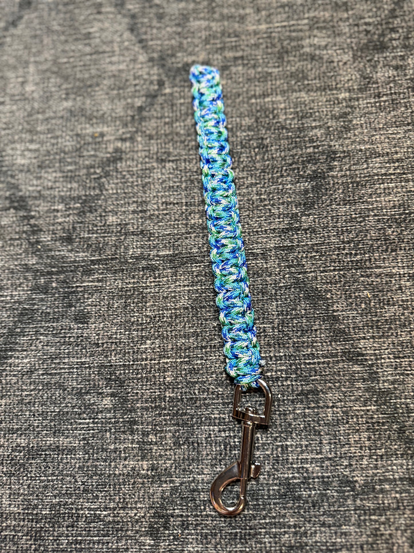 Paracord Dog Pull Tab Leash - 8" long