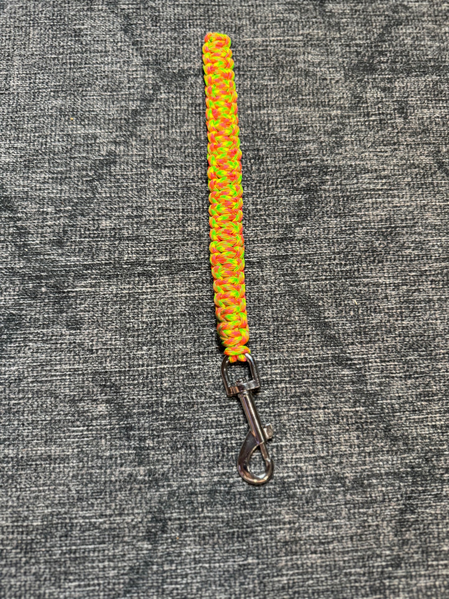 Paracord Dog Pull Tab Leash - 8.5" long