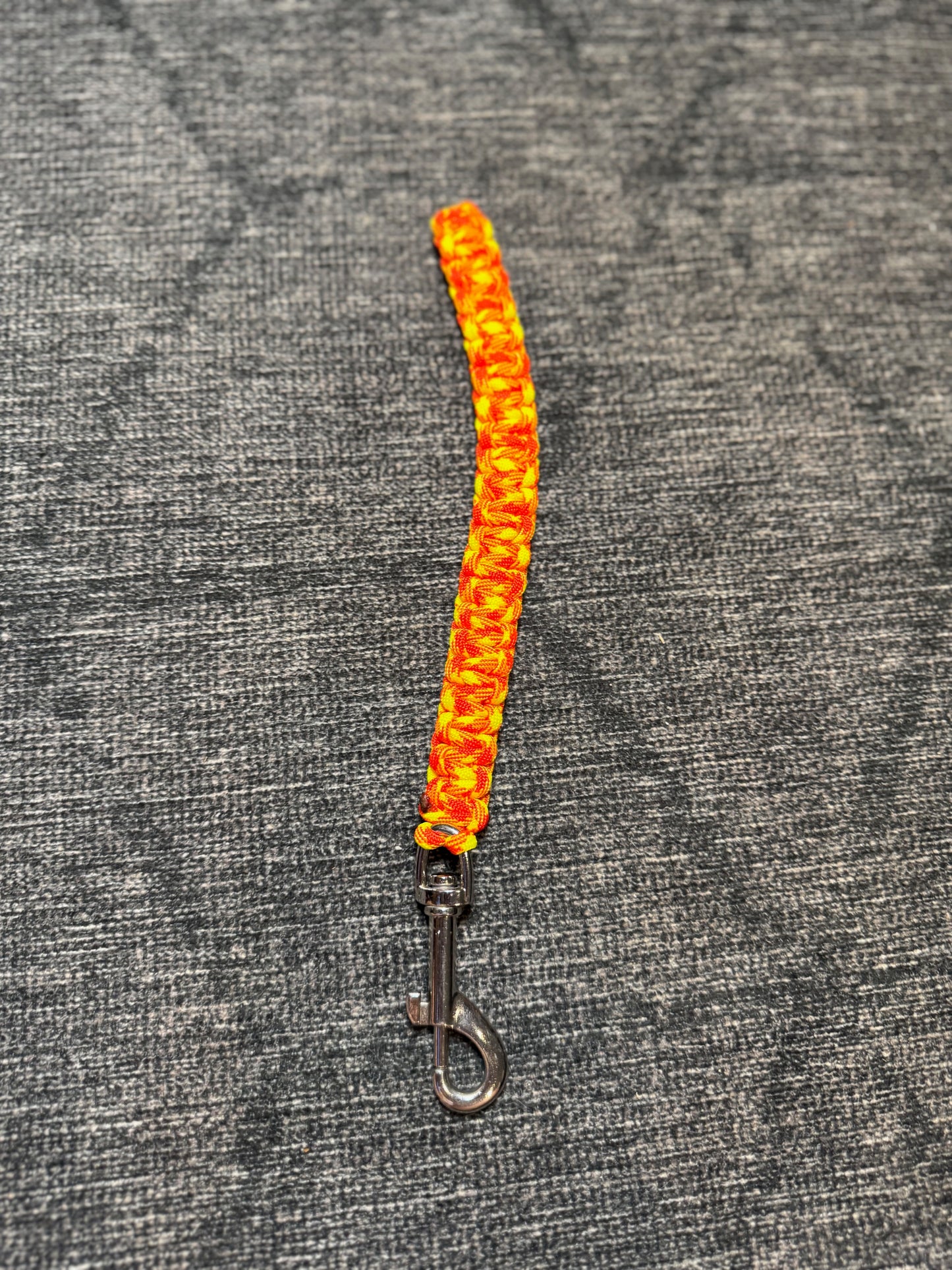 Paracord Dog Pull Tab Leash - 8" long
